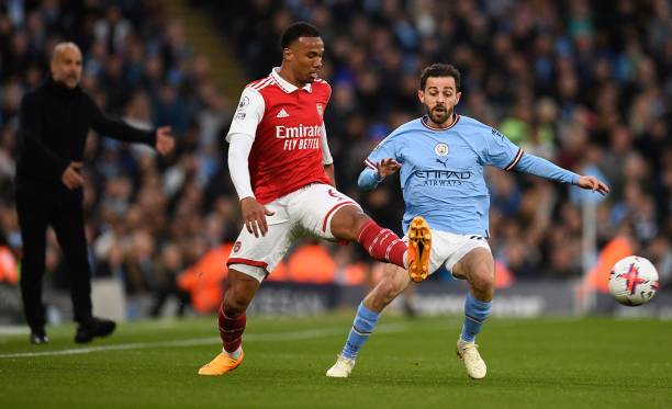 他在年轻艺 他在年轻艺